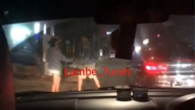 Viral Video Sepasang Kekasih Ribut  di Pinggir Jalan 