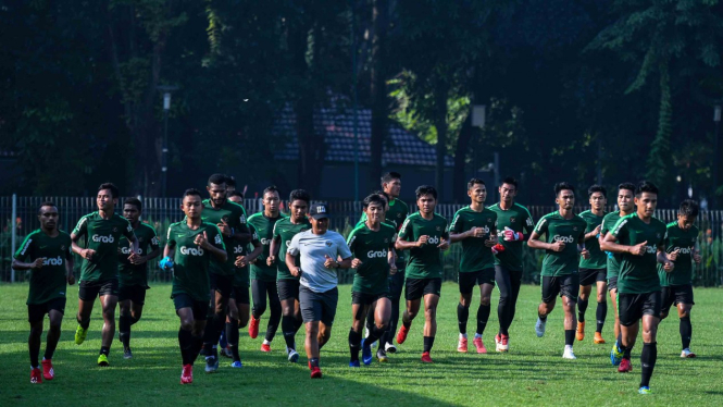 Pemain sepakbola Timnas U-22 mengikuti latihan di Lapangan ABC Senayan, Jakarta, Kamis, 14 Februari 2019.