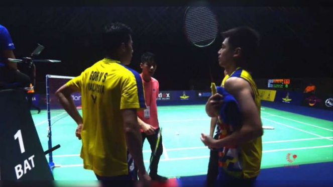 Goh/Liu memberikan instruksi ke Goh V Shem/Tan Wee Kiong