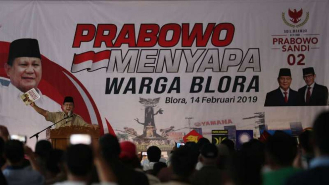 Prabowo Subianto menyapa warga Blora, Jawa Tengah.