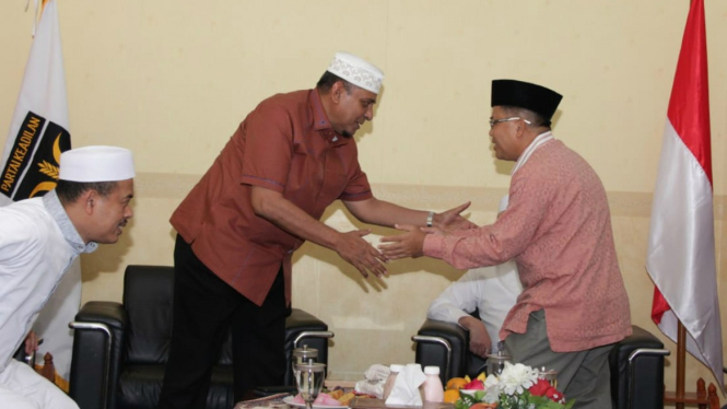 Ketum PA 212 Slamet Ma'arif dan Ketua GNPF Ulama Yusuf Martak sambangi kantor DPP PKS