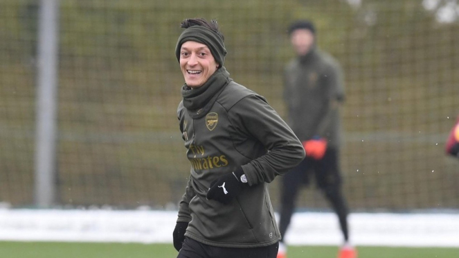 Gelandang Arsenal, Mesut Oezil