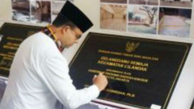 Gubernur DKI Jakarta Anies Baswedan resmikan 7 GOR selesai direvitalisasi.