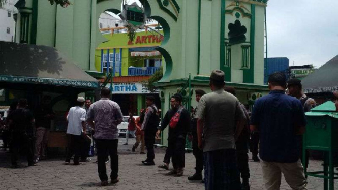 Pelataran Masjid Kauman Semarang usai salat Jumat yang dihadiri calon presiden Prabowo Subianto pada 15 Februari 2019.