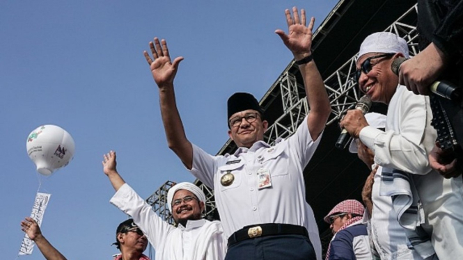 Gubernur Anies Baswedan hadir dalam acara reuni 212 di Monas, Jakarta. - Anton Raharjo/Anadolu Agency/Getty Images