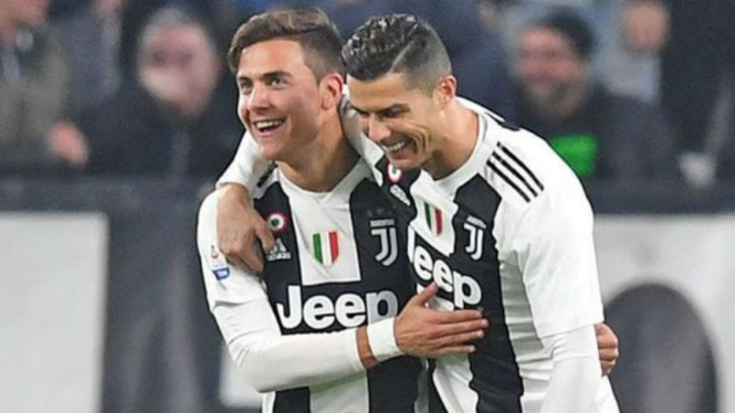 Cristiano Ronaldo dan Paulo Dybala saat merayakan gol