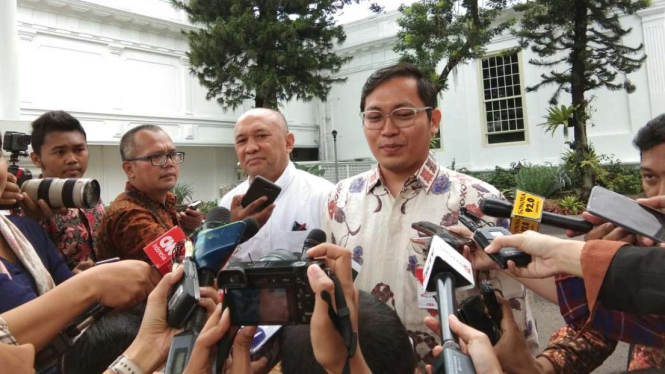 CEO Bukalapak, Achmad Zaky usai bertemu Presiden Joko Widodo di Istana Merdeka.