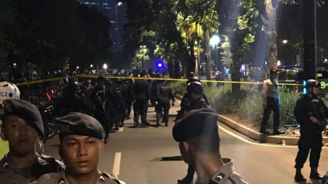 Garis polisi dipasang di lokasi ledakan dekat tempat nobar debat capres.