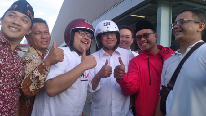 Budi Karya Sumadi usai ikut drifting bersama pembalap nasional Akbar Rais. (FOTO: Istimewa)