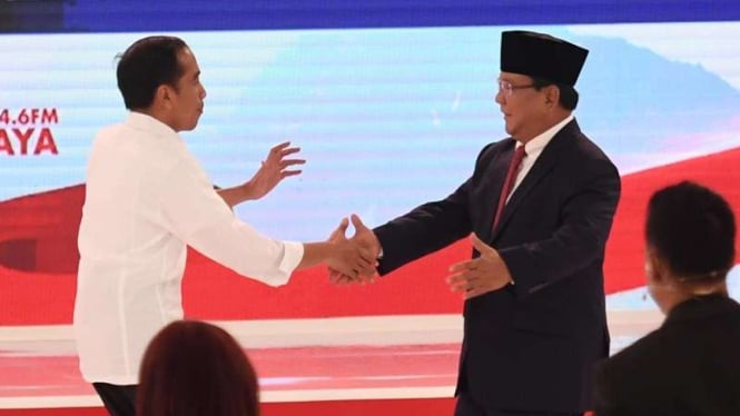Joko Widodo dan Prabowo Subianto saat debat Capres, 17 Februari 2019.