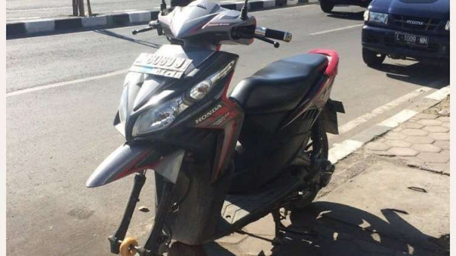 Ban sepeda motor yang diganti dengan donat