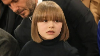 Harper Beckham Curi Perhatian di London Fashion Week 2019