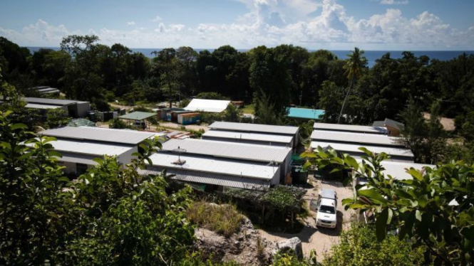 Dibawah UU Australia, dua dokter harus menilai pengungsi atau pencari suaka di Nauru saat mereka membutuhkan penilaian kesehatan lebih lanjut.