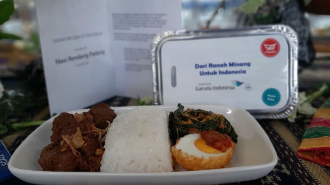 menu makanan di pesawat Garuda 