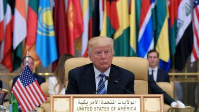 Presiden Trump di KTT Islam Arab Amerika di Riyadh pada tahun 2017. -MANDELNGAN VIA GETTY IMAGES