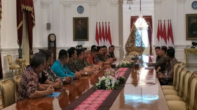Presiden Jokowi bertemu pegawai PTPN di Istana Negara