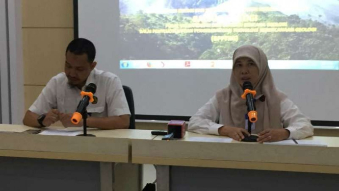 Kepala BPPTKG Hanik Humaida menjelaskan tentang Gunung Merapi.