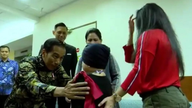 Jokowi Bertemu Putri Denada