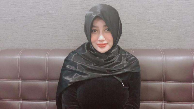 Pamela Safitri pakai hijab