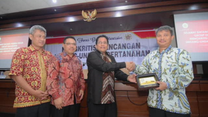 Plt. Kepala BK DPR RI, sekaligus Sekretaris Jenderal DPR RI Indra Iskandar hadir pada FGD dengan tema "Mengkritisi Rancangan Undang-Undang Pertanahan"