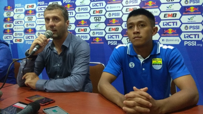 Pelatih Persib, Miljan Radovic dalam konferensi pers usai melawan Arema FC
