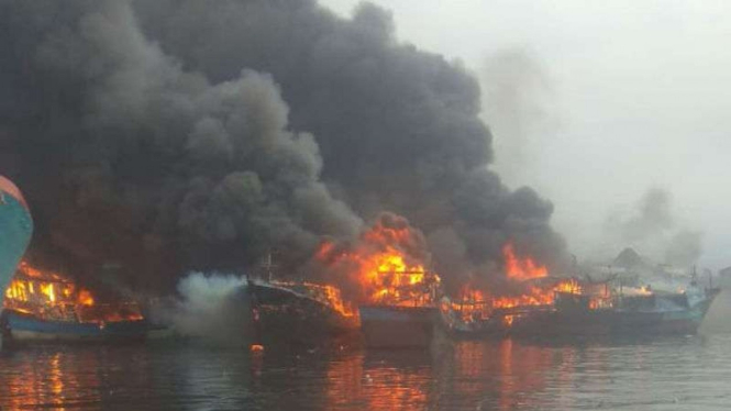 Sejumlah kapal nelayan dilaporkan kebakaran hebat di Pelabuhan Muara Baru, Jakarta Utara.