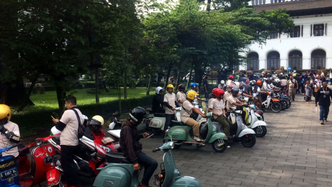 Konvoi memeringati Hari Dilan di Bandung, Jawa Barat