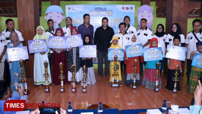 Para pemenang festival anak sholeh Hafidz-Hafidzah dan T-Shirt Coloring Contest (Foto: Cas/TIMES Indonesia)