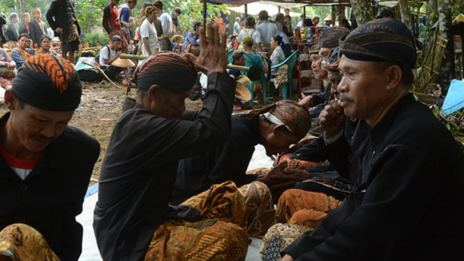 Salah satu penghayat kepercayaan, masyarakat Bonokeling di Banyumas, Jawa Tengah. - NurPhoto via Getty Images