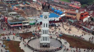 Jam Gadang, The Icon Monument of Bukittinggi