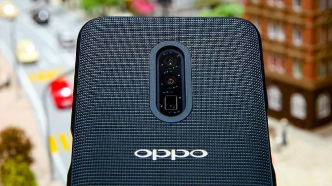 Purwarupa smartphone Oppo dengan zoom 10 kali 