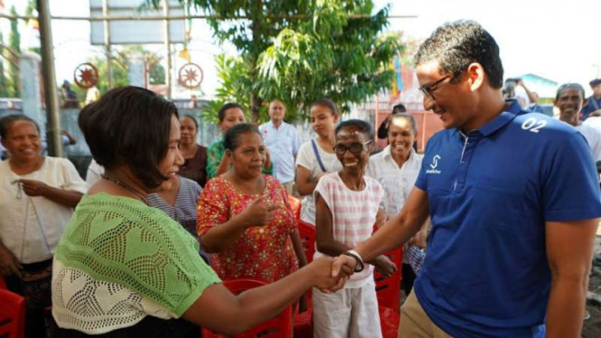 Sandiaga Uno dan emak-emak di NTT.