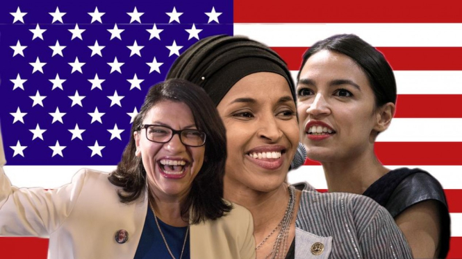 Rashida Tlaib, Ilhan Omar dan Alexandria Ocasio-Cortez diambil sumpahnya pada tanggal 3 Januari 2019. - Getty Images