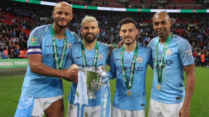 Pemain Manchester City merayakan gelar juara Piala Liga 2018/19.