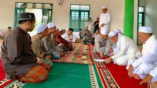 Empat warga Suku Anak Dalam Jambi masuk Islam.