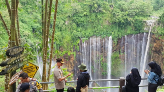 Terpesona Keindahan Air Terjun Tumpak Sewu Niagara Nya