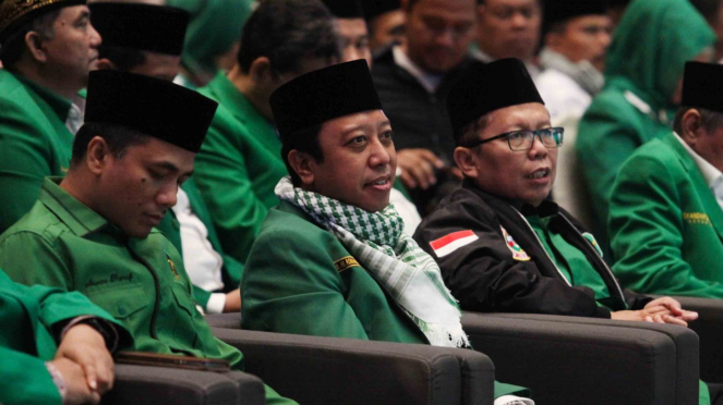 Ketua Umum Partai Persatuan Pembangunan (PPP) Romahurmuziy (kedua kiri) didampingi Sekjen Arsul Sani (kanan) menghadiri acara pembukaan Rapimnas IV dan Workshop Nasional PPP di Jakarta