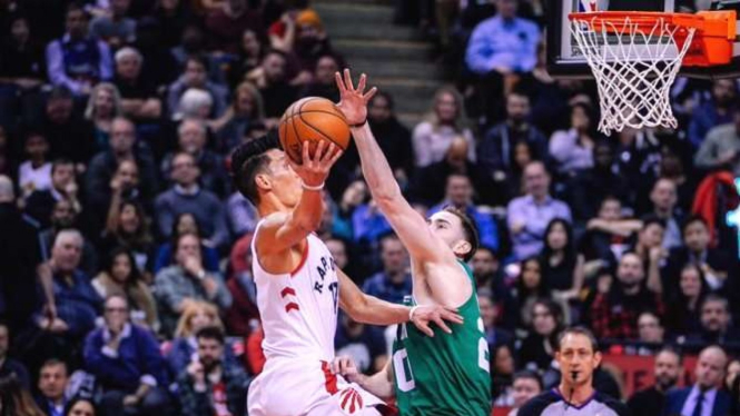 Pertandingan NBA antara Boston Celtics melawan Toronto Raptors