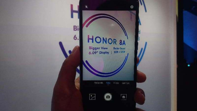 Honor 8A.