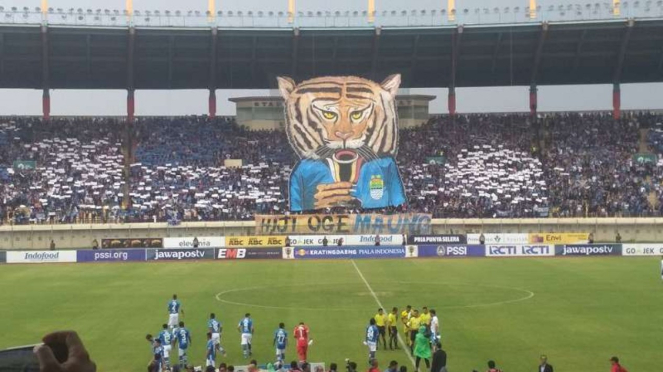 Bobotoh Persib di Stadion Si Jalak Harupat