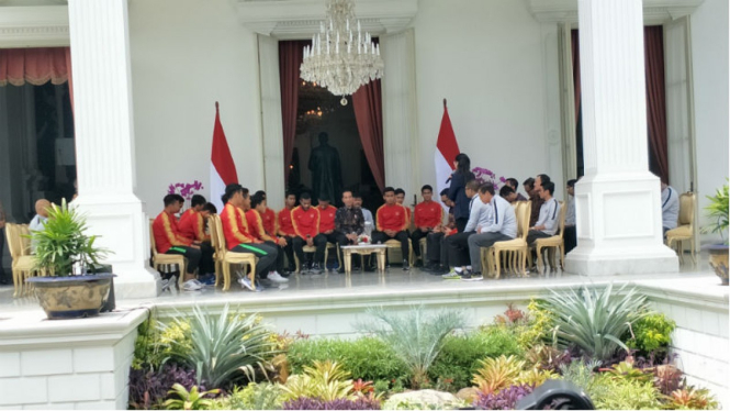 Presiden Jokowi saat menjamu skuat Timnas Indonesia U-22