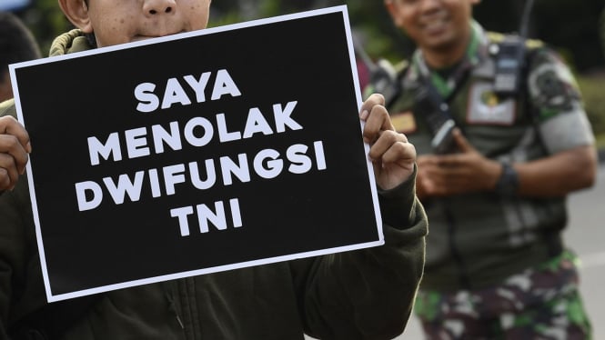 Aksi Kamisan Tolak Dwi Fungsi TNI