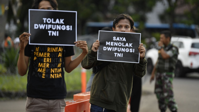 Aksi Kamisan Tolak Dwi Fungsi TNI