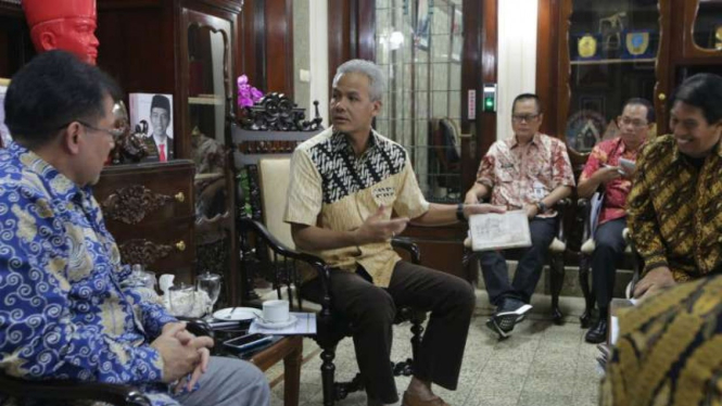 Gubernur Jawa Tengah Ganjar Pranowo menerima Tim Pelaksana Program Pengembangan Pariwisata Terintegrasi dan Berkelanjutan di Semarang pada Jumat, 1 Maret 2019.