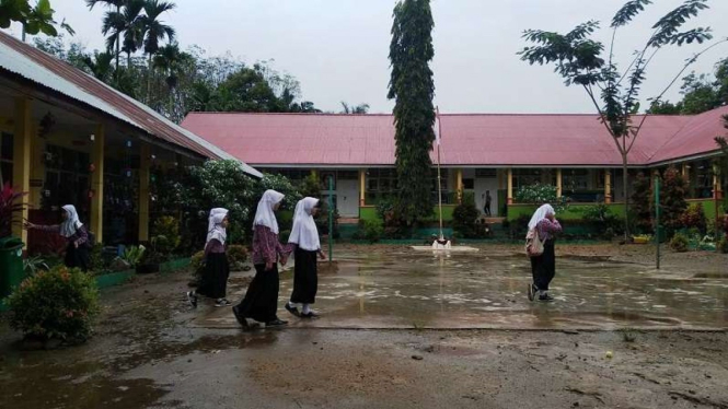 Aktifitas di SDN 05 Sungai Sungkai pasca gempa Solok Selatan