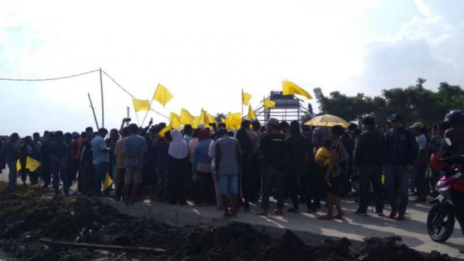 Warga blokade Jalan Bandara Soekarno-Hatta