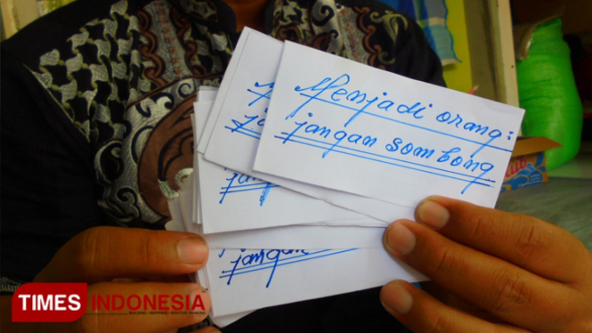 Tulisan tangan Didik Mangkuprojo. (Foto: Akmal/TIMES Indonesia).