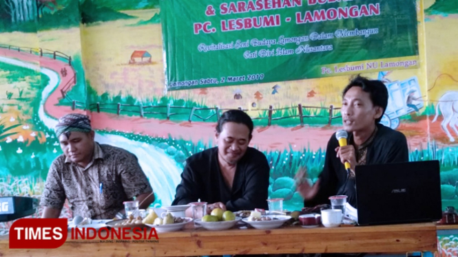 Sarasehan Budaya bertema Revitalisasi Seni Budaya Lamongan Dalam Membangun Jati Diri Islam Nusantara, di Saddar Coffe, Jalan Sunan Drajat, Lamongan, Sabtu (2/3/2019). (FOTO: MFA Rohmatillah/TIMES Indonesia)