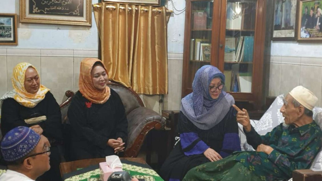 Putri dan Cucu Presiden Soeharto kunjungi kediaman Mbah Moen.