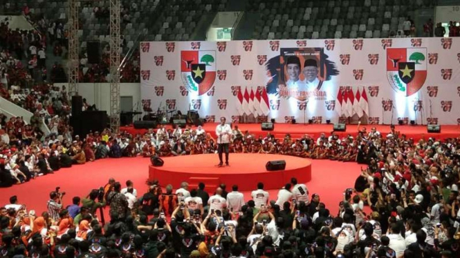 Calon presiden nomor urut 01 Joko Widodo di Istora Senayan, Minggu, 3 Maret 2019